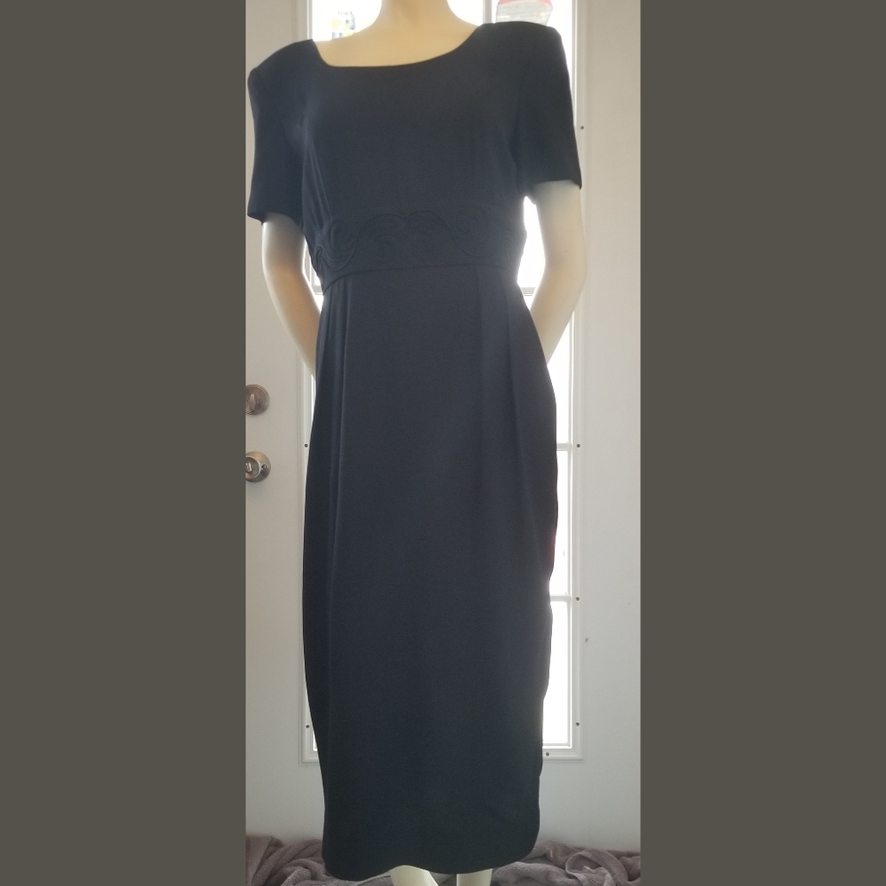 John Roberts Dress, Waistline Embroidered, Midi, GUC. ✔️ - Picture 6 of 10